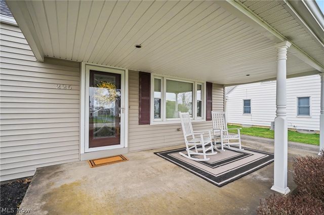 226 Helena Drive, Struthers, OH 44471