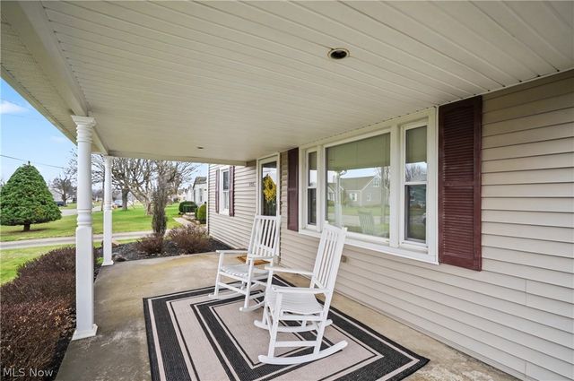 226 Helena Drive, Struthers, OH 44471