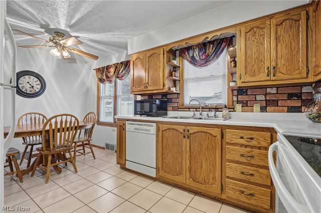 226 Helena Drive, Struthers, OH 44471