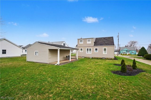 226 Helena Drive, Struthers, OH 44471