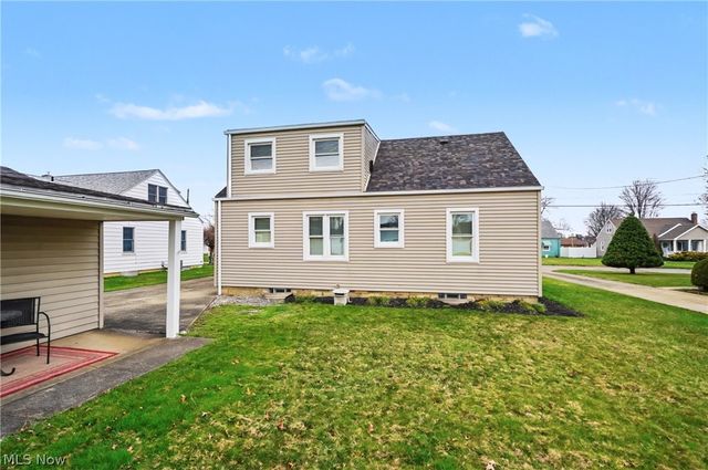 226 Helena Drive, Struthers, OH 44471