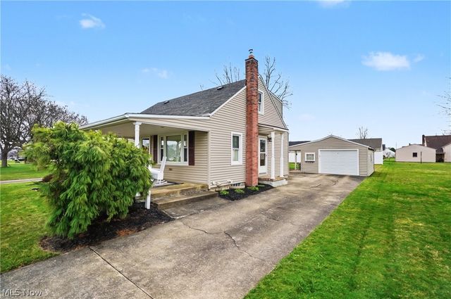 226 Helena Drive, Struthers, OH 44471