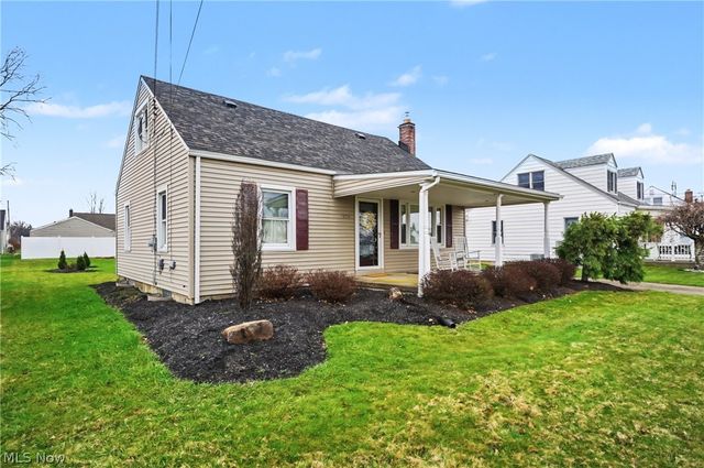 226 Helena Drive, Struthers, OH 44471