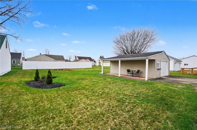 226 Helena Drive, Struthers, OH 44471