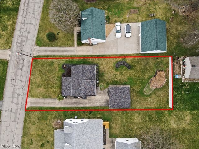 226 Helena Drive, Struthers, OH 44471