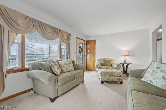 226 Helena Drive, Struthers, OH 44471