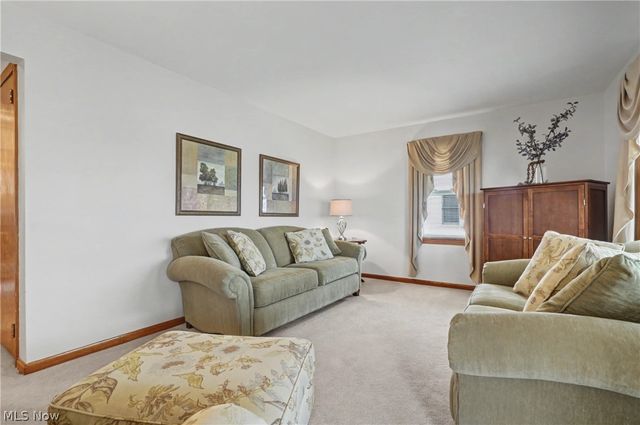 226 Helena Drive, Struthers, OH 44471