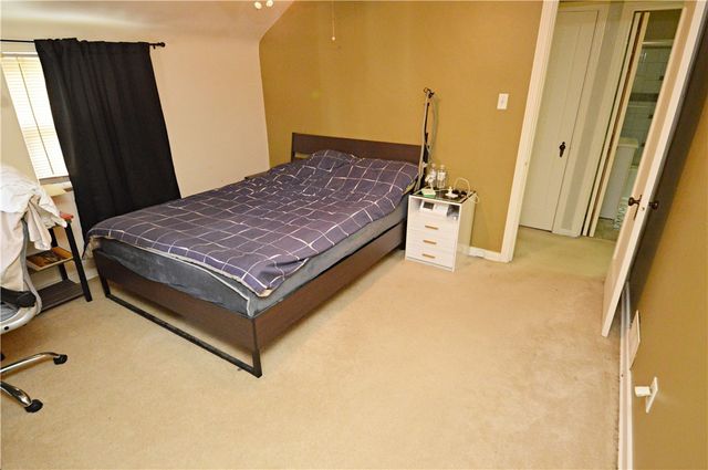 1056 Lindberg Ave, Lincoln Place, PA 15120