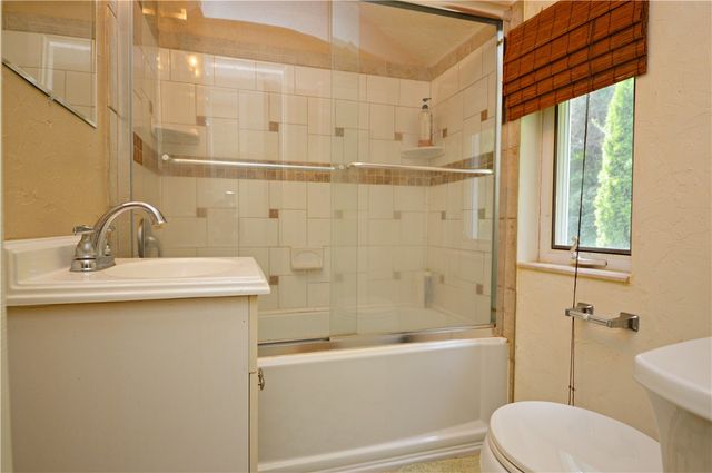 1056 Lindberg Ave, Lincoln Place, PA 15120