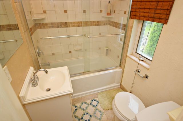 1056 Lindberg Ave, Lincoln Place, PA 15120