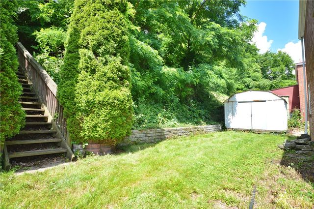 1056 Lindberg Ave, Lincoln Place, PA 15120