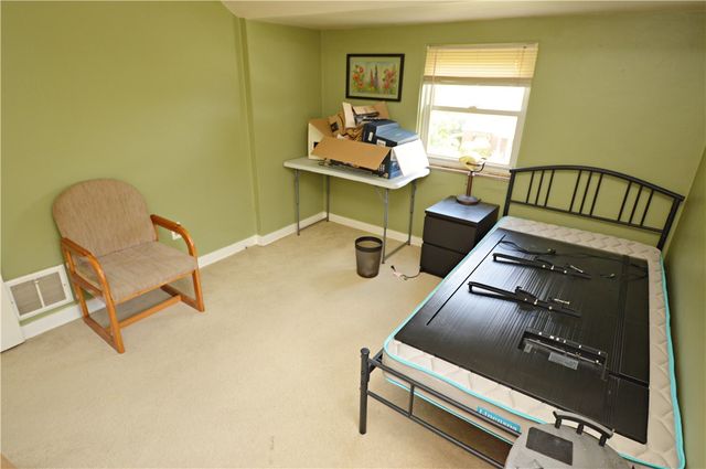 1056 Lindberg Ave, Lincoln Place, PA 15120