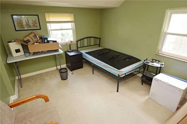 1056 Lindberg Ave, Lincoln Place, PA 15120