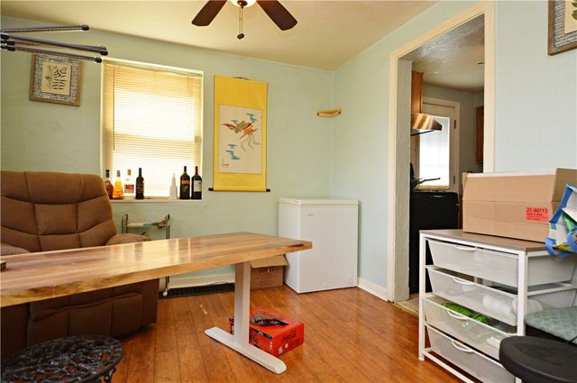 1056 Lindberg Ave, Lincoln Place, PA 15120