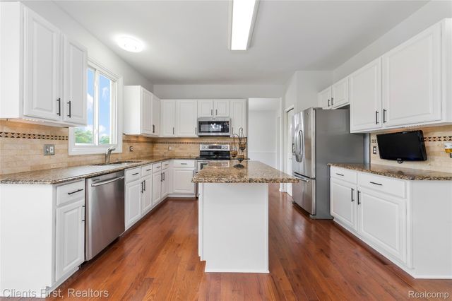 45498 Muirfield Drive, Canton Charter Township, MI 48188