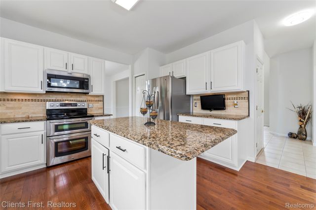 45498 Muirfield Drive, Canton Charter Township, MI 48188