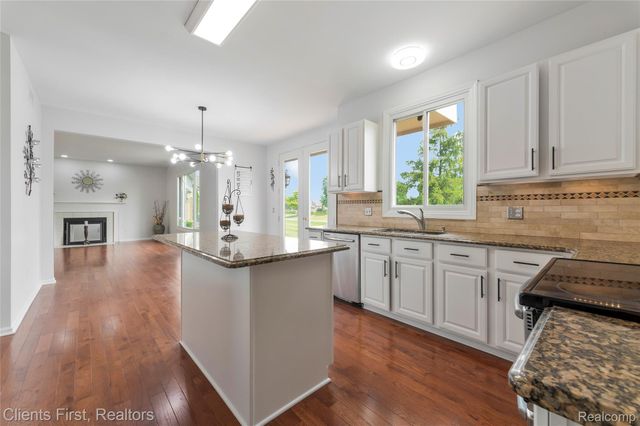 45498 Muirfield Drive, Canton Charter Township, MI 48188