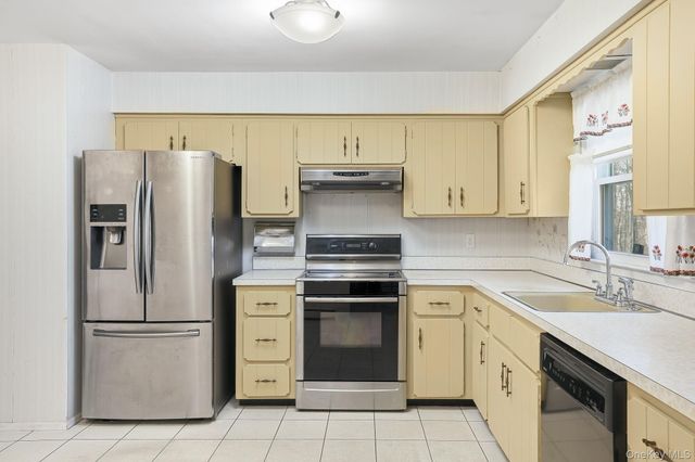 42 Bayberry Hill Road, Mahopac, NY 10541