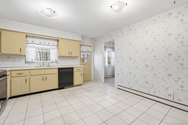 42 Bayberry Hill Road, Mahopac, NY 10541