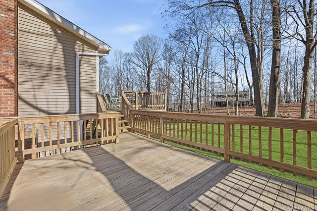 42 Bayberry Hill Road, Mahopac, NY 10541