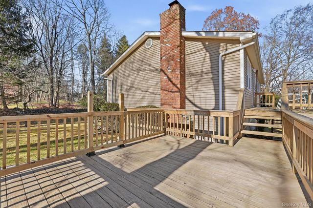 42 Bayberry Hill Road, Mahopac, NY 10541