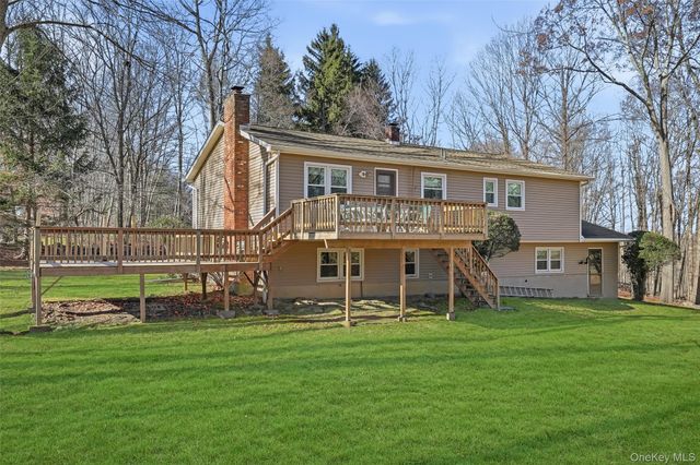 42 Bayberry Hill Road, Mahopac, NY 10541