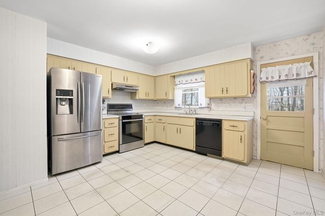 42 Bayberry Hill Road, Mahopac, NY 10541