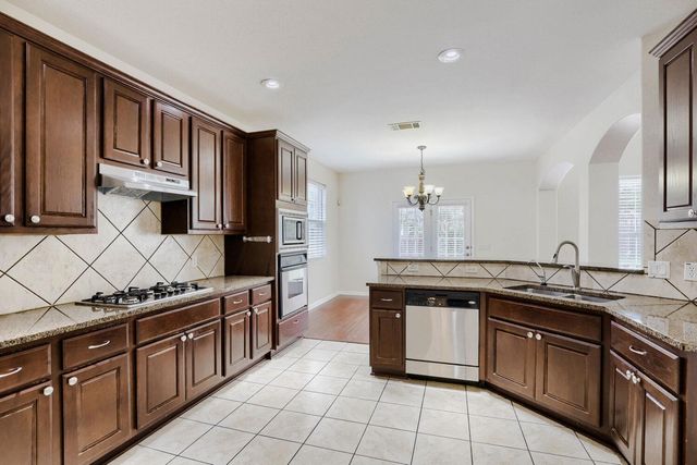 3817 Links LN, Round Rock, TX 78664