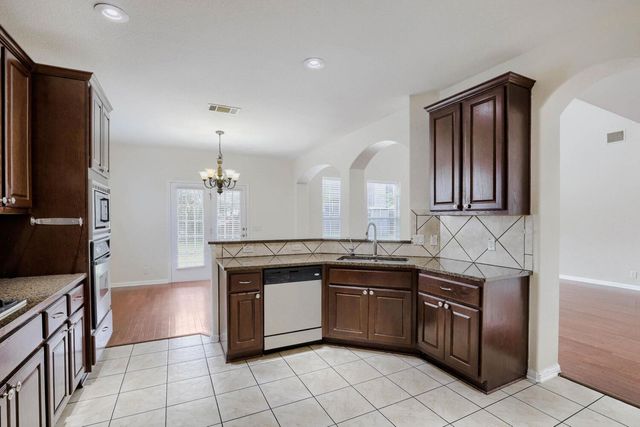 3817 Links LN, Round Rock, TX 78664
