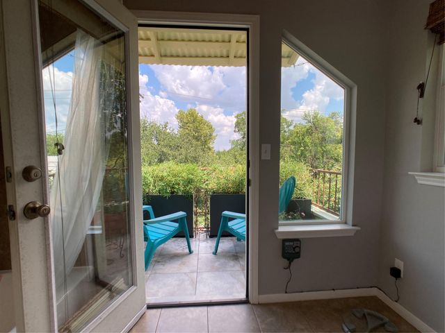 1509 Treadwell ST up, Austin, TX 78704