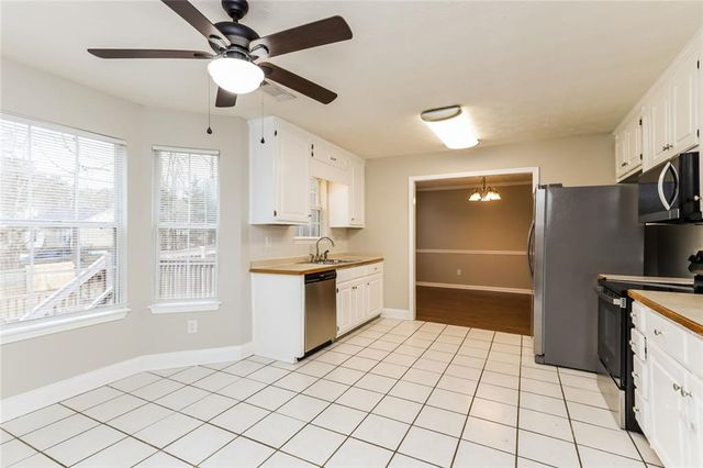 100 Rainwater Court, Mcdonough, GA 30252