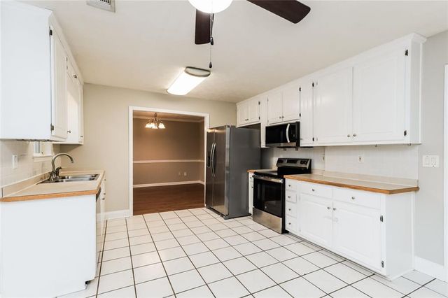 100 Rainwater Court, Mcdonough, GA 30252