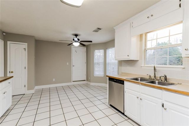 100 Rainwater Court, Mcdonough, GA 30252