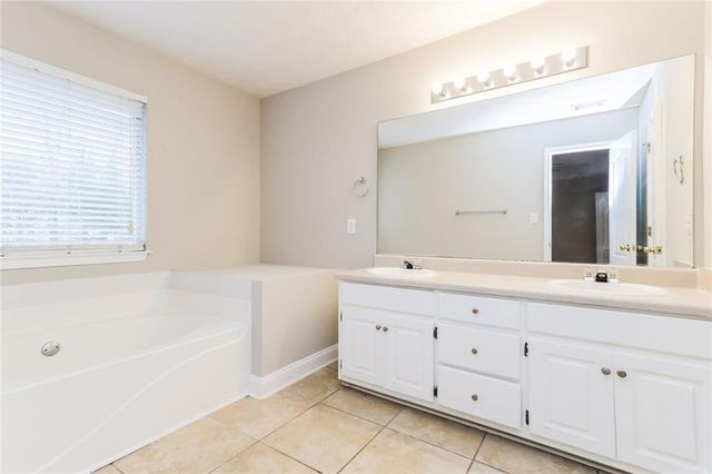 100 Rainwater Court, Mcdonough, GA 30252