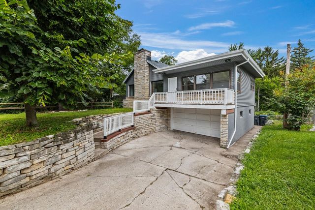1012 Arcadian AVENUE, Waukesha, WI 53186