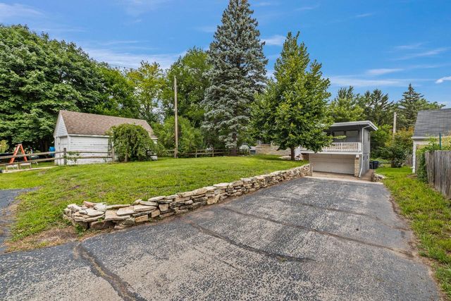 1012 Arcadian AVENUE, Waukesha, WI 53186