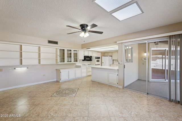 17818 N BUNTLINE Drive, Sun City West, AZ 85375