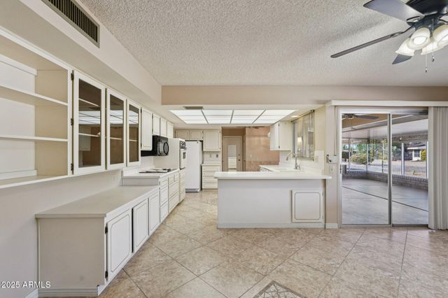 17818 N BUNTLINE Drive, Sun City West, AZ 85375