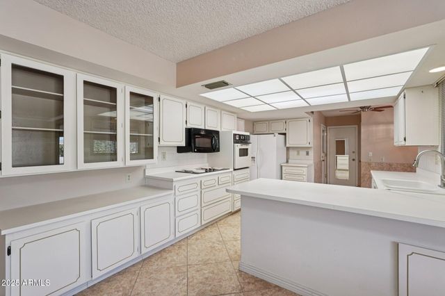 17818 N BUNTLINE Drive, Sun City West, AZ 85375