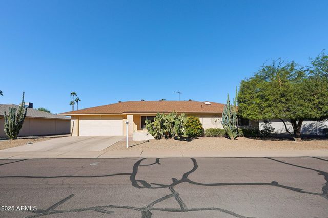 17818 N BUNTLINE Drive, Sun City West, AZ 85375