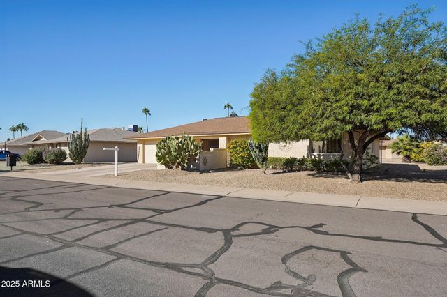 17818 N BUNTLINE Drive, Sun City West, AZ 85375