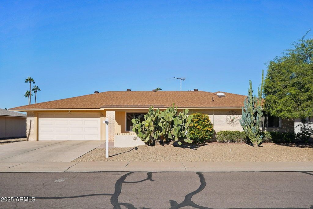 17818 N BUNTLINE Drive, Sun City West, AZ 85375