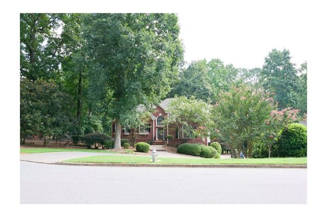 3885 Waterford Drive, Suwanee, GA 30024