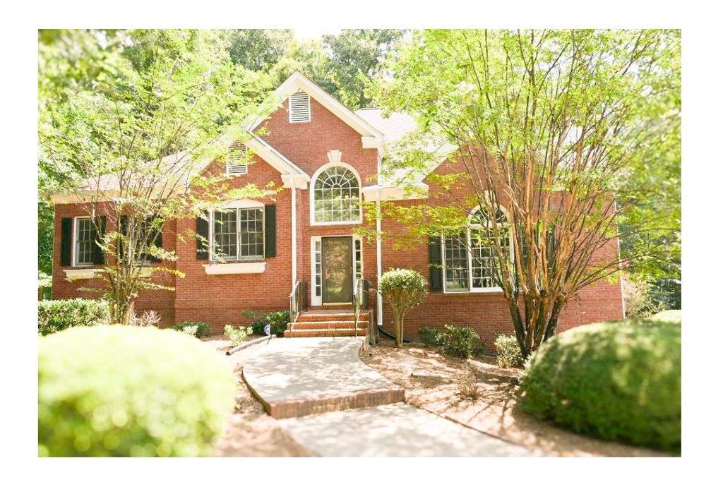 3885 Waterford Drive, Suwanee, GA 30024