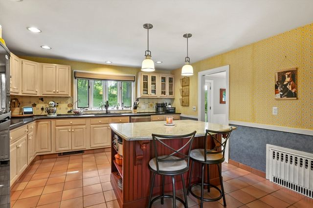 123 Pearl Hill Rd, Fitchburg, MA 01420