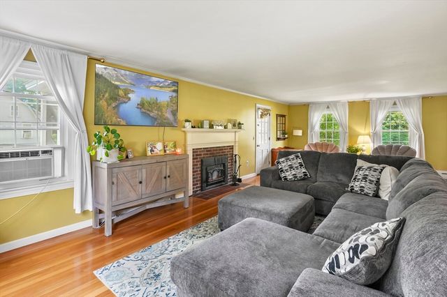 123 Pearl Hill Rd, Fitchburg, MA 01420