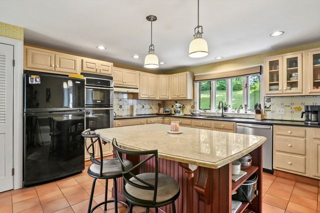 123 Pearl Hill Rd, Fitchburg, MA 01420
