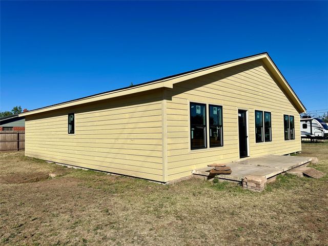 114 Drummond, Tye, TX 79563