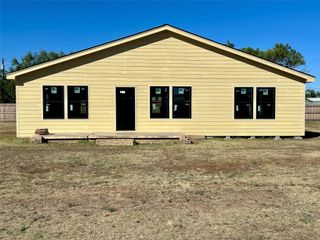 114 Drummond, Tye, TX 79563
