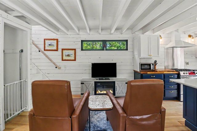 6830 N 120th Avenue, Hart, MI 49420